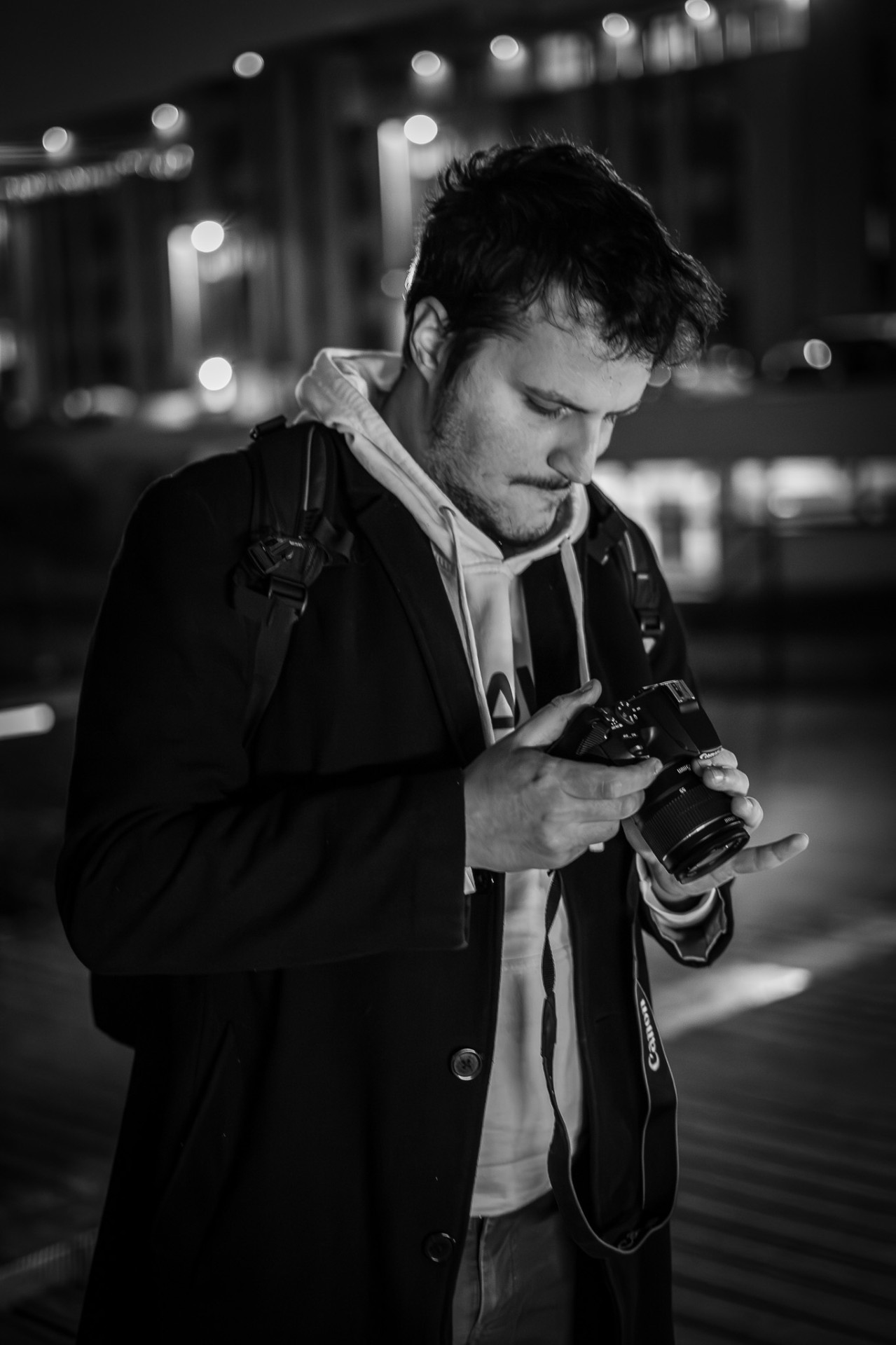 Portrait de la photographe dans son atelier bruxellois
